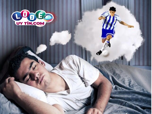 Mơ thấy mình đá bóng đánh con gì? Giải mã chiêm bao bằng con số 18 Mơ thấy mình đá bóng đánh con gì? Giải mã chiêm bao bằng con số